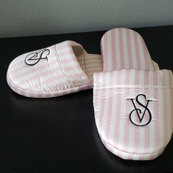 Victoria's Secret Slippers NWOT - Picture 2 of 6
